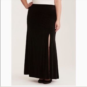 Torrid sz 2 Velvet Side-Split Maxi Skirt Black